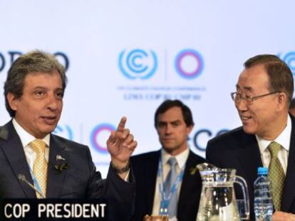 Ban Ki-moon (derecha) y presidente de la COP, Manuel Pulgar.