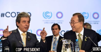 Ban Ki-moon (derecha) y presidente de la COP, Manuel Pulgar.