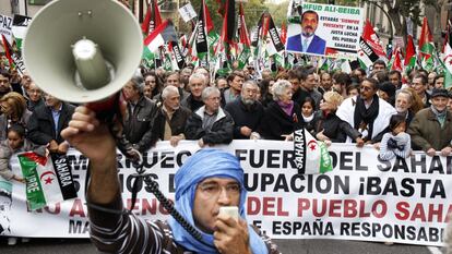 Cabecera de la manifestación en solidaridad con el pueblo saharaui cebrada en Madrid, en 2010.