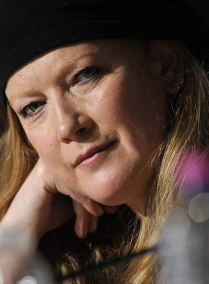 Andrea Arnold posa durante su rueda de prensa de presentación de <i>Fish tank</i> ayer en Cannes.