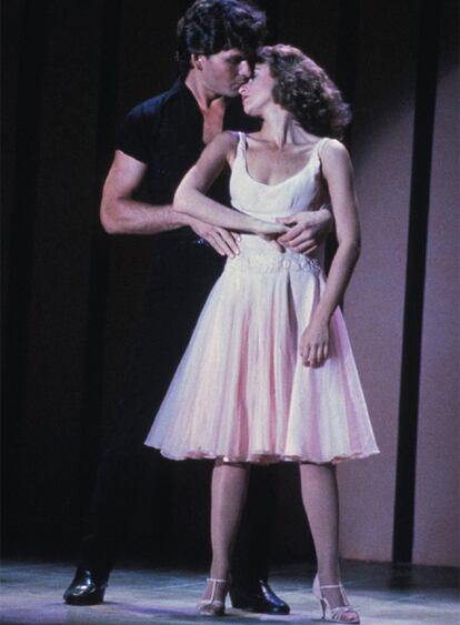 El actor consiguió alcanzó mundial en 1987 al protagonizar 'Dirty Dancing'. En la imagen, en una escena de la película junto a Jennifer Grey.