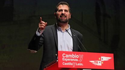 El secretario regional del PSOE en Castilla y León, Luis Tudanca, durante un acto electoral en León el 15 de enero.