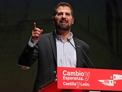 El secretario regional del PSOE en Castilla y León, Luis Tudanca, durante un acto electoral en León el 15 de enero.