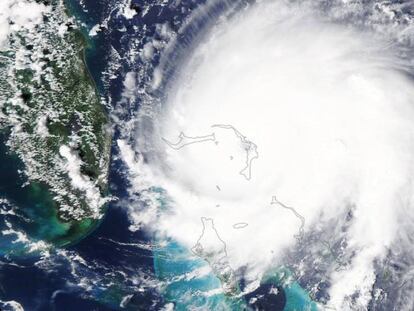 Vista del huracán Dorian desde el espacio a su paso por las islas Bahamas (EE UU). 