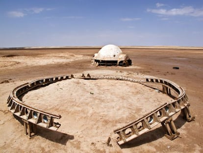 Lo que queda de la casa de Luke Skywalker, en Chott el-Gharsa (Túnez, 33°59’39 N 7°50’34 E).