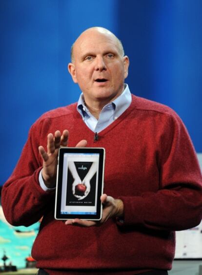 Steve Ballmer presenta uno de los 'tablets' que lanzarán Microsoft y HP.