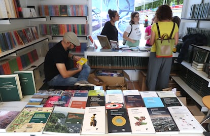 Libros sobre ciencia en la Feria del Libro en Madrid.