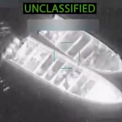 Momento del ataque a una lancha en el océano Pacífico este martes.