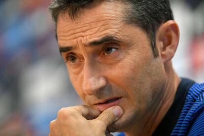 El técnico Ernesto valverde, durante la rueda de prensa previa al FC Barcelona - RCD Espanyol