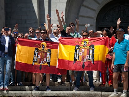 Concentración profranquista en julio de 2018 en el Valle de Cuelgamuros.