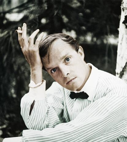 Un joven Truman Capote con su pose más introspectiva.