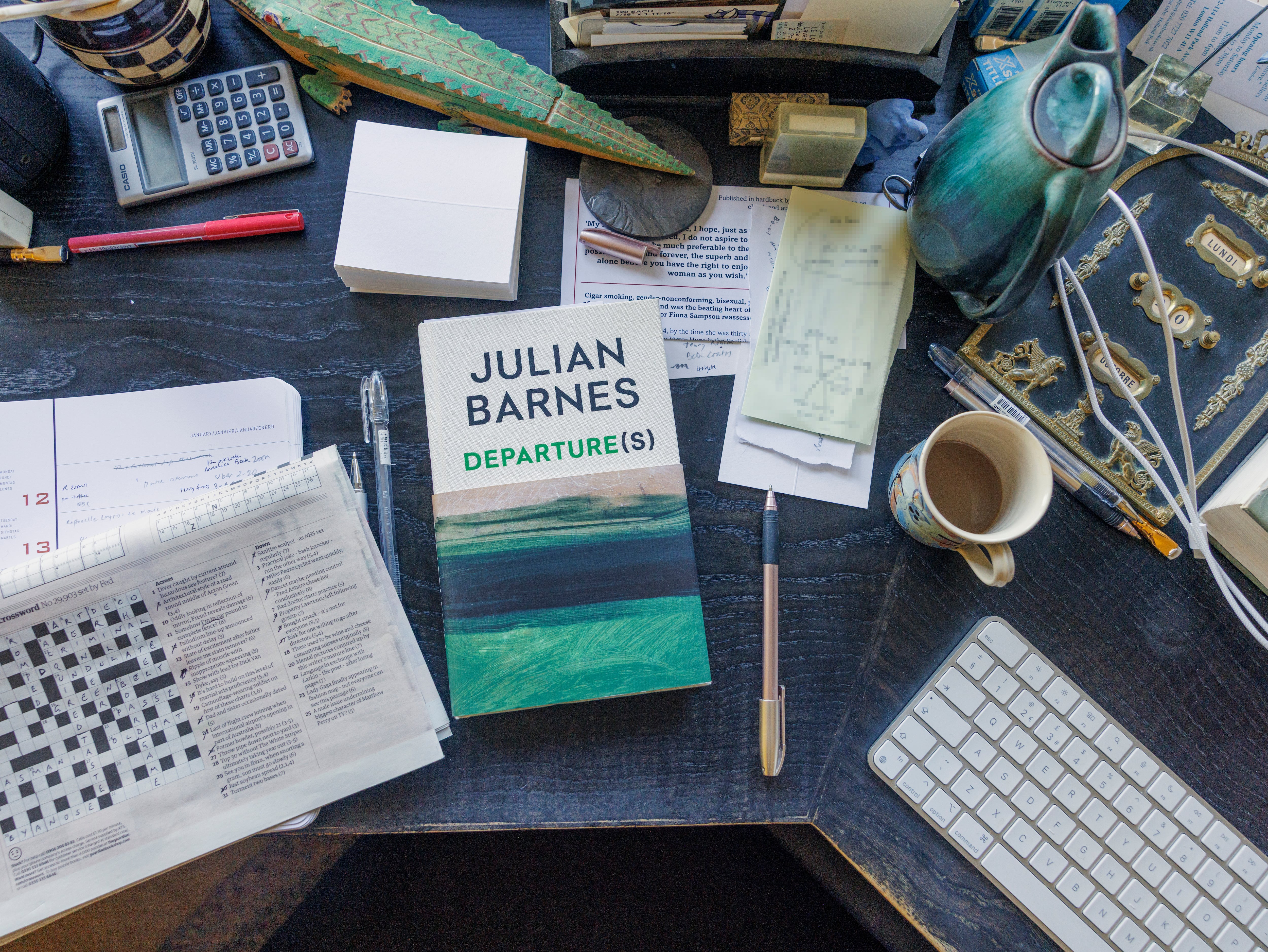 Detalle de la mesa de trabajo de Julian Barnes.