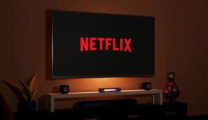Logo de Netflix en un televisor