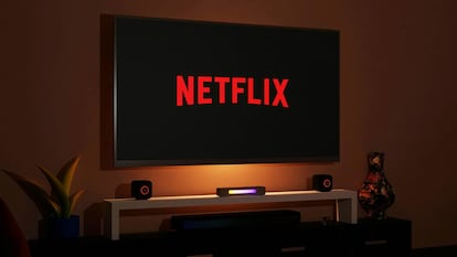 Logo de Netflix en un televisor