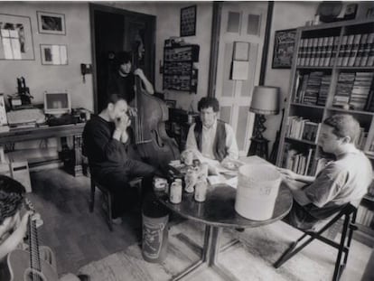 Miki Nervio (segundo por la derecha) &amp; the Bluesmakers en un ensayo en el a&ntilde;o 2005.