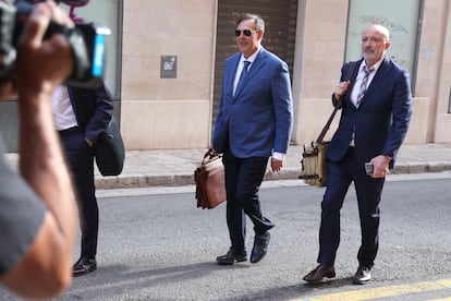 El juez Manuel Penalva (a la izquierda) y el fiscal Miguel Ángel Subirán, a su llegada a un juicio contra los investigados del 'caso Cursach', el pasado 22 de junio.