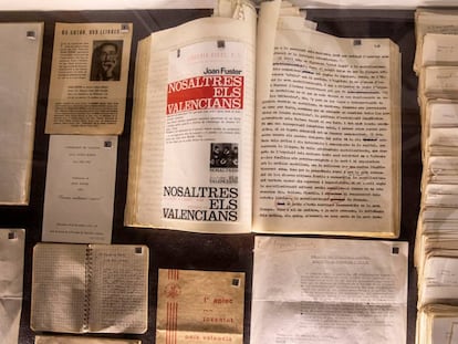 Fuster era un notable grafòman, com constaten papers, esborranys i cartes
 a l’Espai de Sueca.