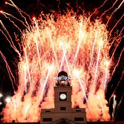 MADRID, SPAIN - JANUARY 1: Thousands of people gather in celebration ahead of the 2025 New Year's Eve countdown at Puerta del Sol, in Madrid, Spain on January 01, 2025. (Photo by Diego Radames/Anadolu via Getty Images)