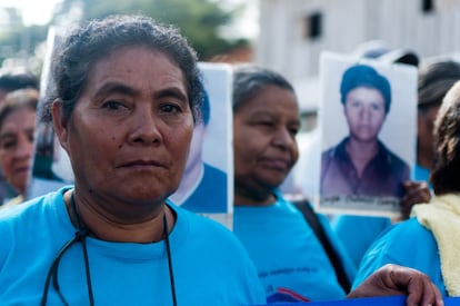 Guadalupe, nicaragüense, busca a su hijo desde hace diez años. El era pintor carpintero y le dejó a su cargo cinco hijos. Más de 70.000 emigrantes han desaparecido en su tránsito por el territorio mexicano desde 2006 cuando trataban de llegar a Estados Unidos.