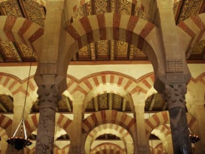 Interior de la Mezquita-Catedral de C&oacute;rdoba.