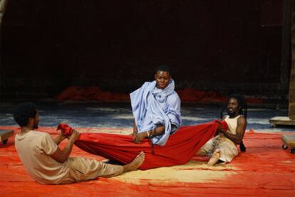 Un momento del montaje de Peter Brook <i>11 y 12</i>.