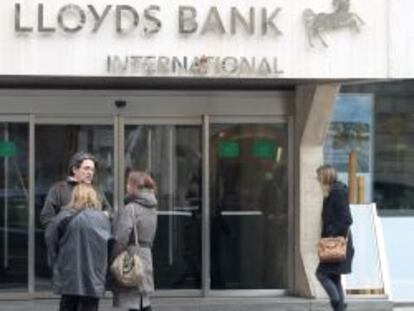 Fachada de una oficina de Lloyds Bank en España