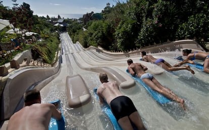 Naga Racer, un tobogán de seis carriles paralelos, en el parque acuático Siam Park, al sur de Tenerife.