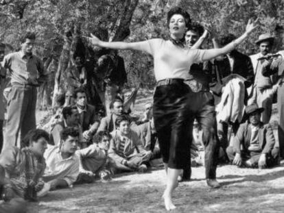 Ava Gardner se lanza a unos pases de flamenco en &#039;La condesa descalza&#039;.