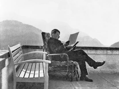 Adolf Hitler, en la terraza de su casa en Obersalzberg, en 1934.