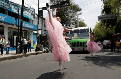 Como Ardentía, otra decena de agrupaciones ofrecerán 138 funciones en 14 puntos de Ciudad de México. Habrá actuaciones gratuitas de todo tipo de artes escénicas para fomentar la formación cultural y para rescatar los espacios públicos.