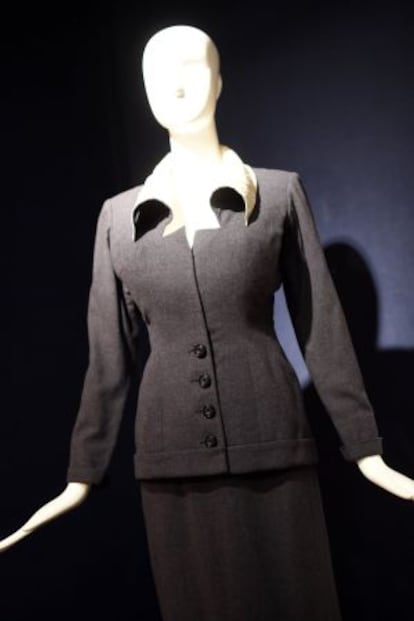 Traje chaqueta vestido por Marilyn Monroe en 'Los caballeros las prefieren rubias', subastado por casi 330.000 euros.