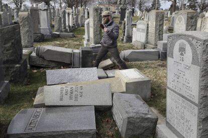 Un centenar de l&aacute;pidas fueron atacadas el pasado fin de semana en el  cementerio jud&iacute;o de Mount Carmel, en Filadelfia