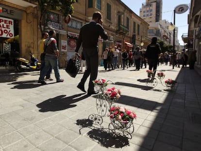 La calle Ledra de Nicosia, capital de Chipre, donde se ubica uno de los pasos con la zona turca.