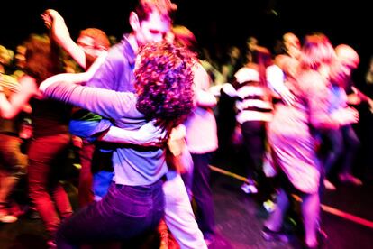 Noche de baile en el Teatro del Barrio de Madrid.