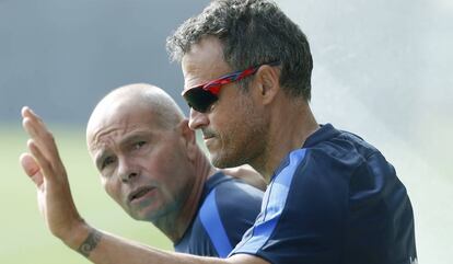 El entrenador del Barcelona junto a Jos&eacute; Antonio Ibarz