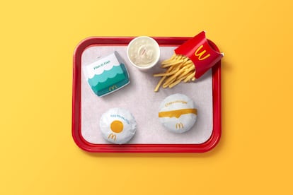 Con los nuevos diseños de sus envases, McDonald's apuesta por la simplicidad. Las bolsas, las cajitas y los vasos son un guiño a los ingredientes de los productos que contienen.