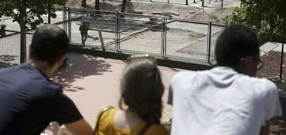 Trabajos de desmontaje de la cancha de baloncesto, la semana pasada.