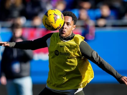 Vitor Roque durante el entrenamiento del primer equipo del FC Barcelona a puertas abiertas en el estadio Johan Cruyff el pasado sábado.