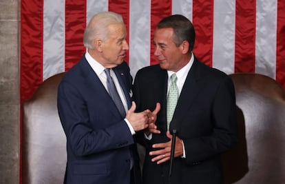 El vicepresidente Joseph Biden (i) y el presidente de la Cámara de Representantes, John Boehner (d), hablan hoy, martes 28 de enero de 2014, antes de que el presidente, Barack Obama, pronuncie su discurso anual sobre el Estado de la Unión.