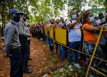 Cubans wait to be served in front of the Panamanian Embassy in Havana