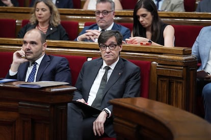 El presidente de la Generalitat, Salvador Illa, en el pleno del Parlament.