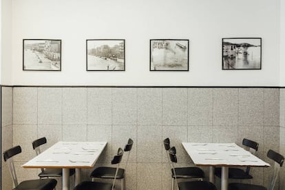 El sobrio interior de Café Santiago, otro local conocido por sus 'francesinhas'.