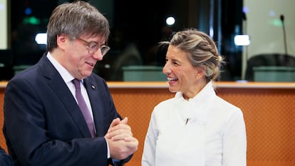 Carles Puigdemont y Yolanda Díaz, durante su reunión el 4 de septiembre en el Parlamento Europeo. 