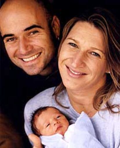 Steffi Graf y André Agassi son padres de un hijo, nacido el viernes en una clínica de Las Vegas.