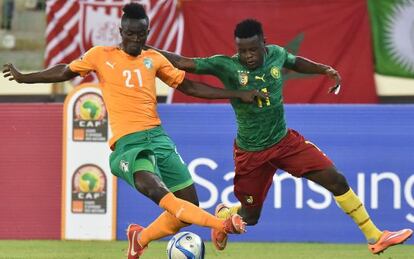 El jugador de Costa de Marfil Eric Bailly (izquierda) en la Copa de África.