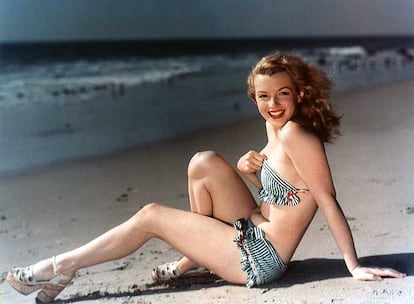 Marilyn Monroe, en la playa en 1949.