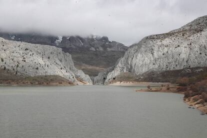 Estado del pantano de Barrios de Luna (León), al 60%, en marzo de 2018.