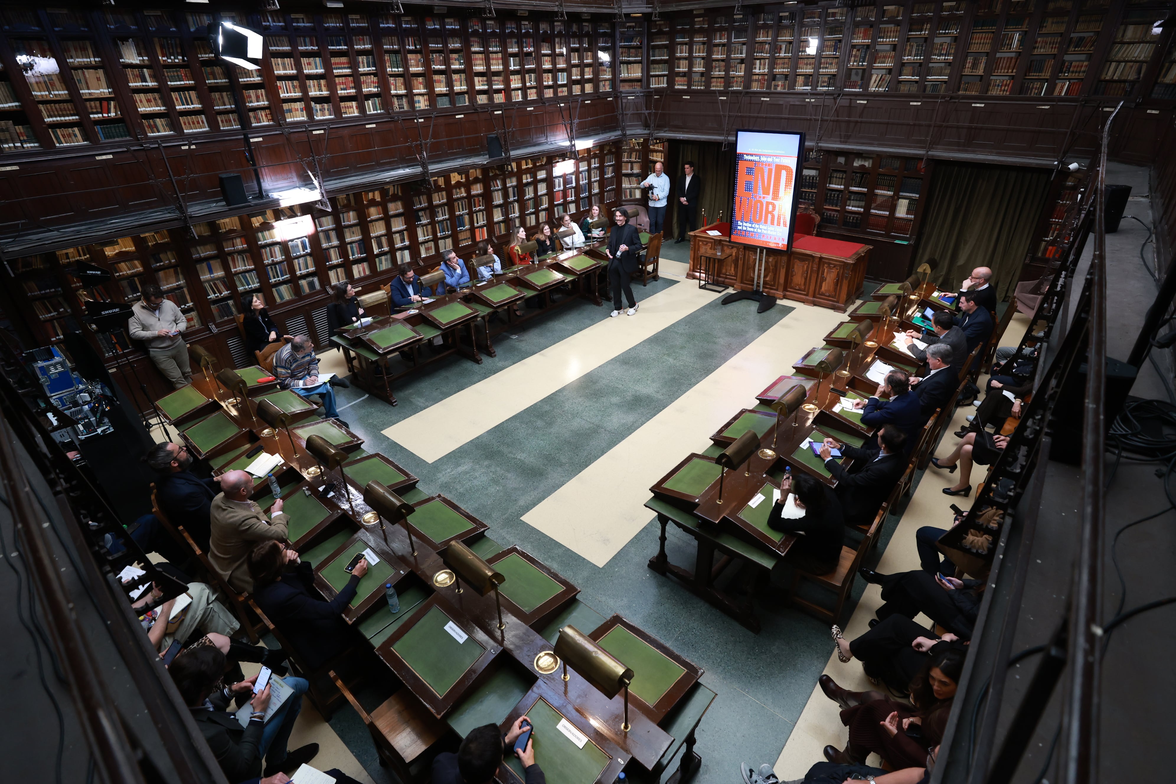 Эксперты обсуждают будущее экономики и технологий