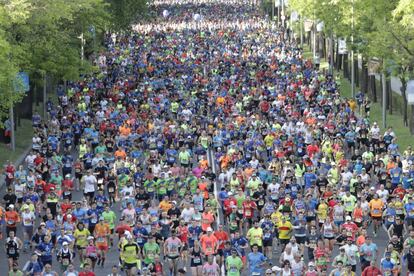 35.500 corredores de 108 países disfrutaron de las tres carreras amenizadas con actuaciones de bandas de rock: Maratón, Media Maratón y 10 km. Por las calles pobladas de espectadores transitaron los atletas desde la salida de Cibeles hasta la fantástica meta situada en el Parque del Retiro.