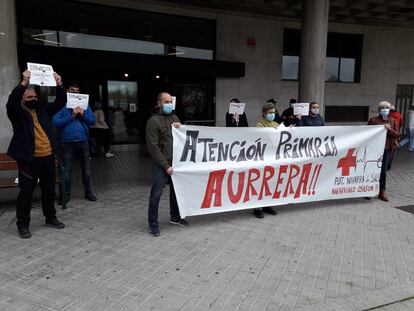 La Plataforma Navarra de Salud se concentra en Pamplona en defensa de la Atención Primaria.